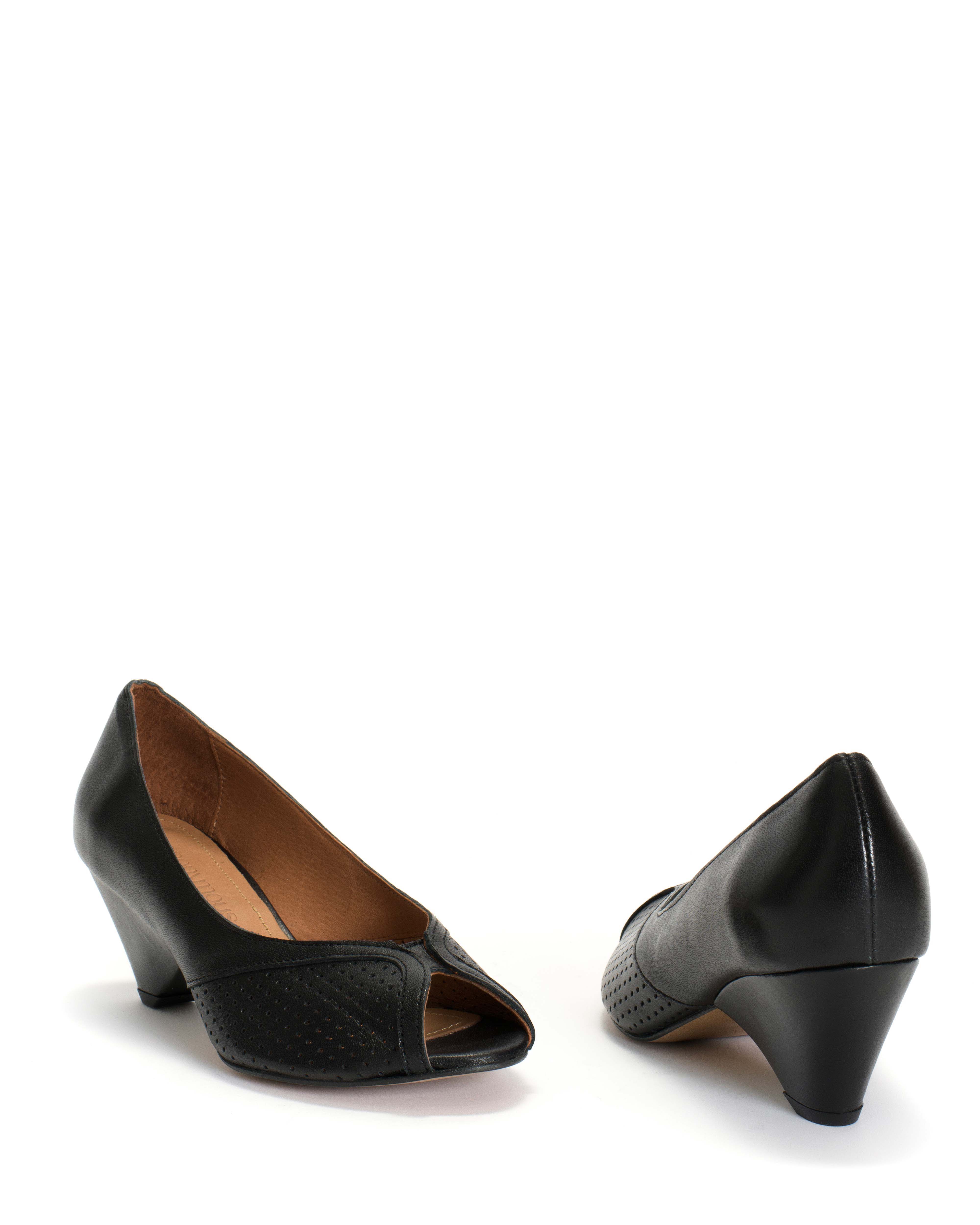 Tiffany triangle Shiny lamb Black - Image 5